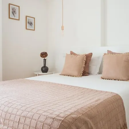 Apartment Plum Guide - Woodland Assembly *
